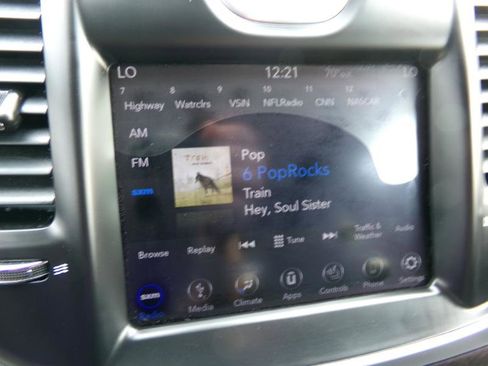 Used 2018 Chrysler 300 Limited image 19