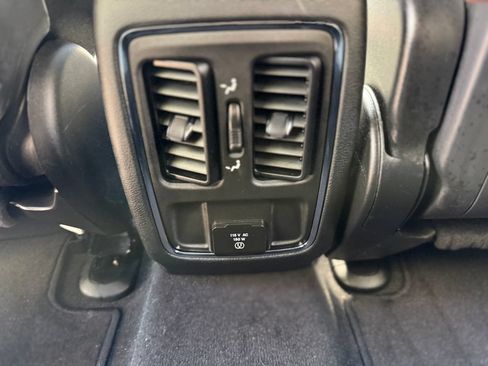 Used 2022 Jeep Grand Cherokee Laredo X AWD/4WD image 27