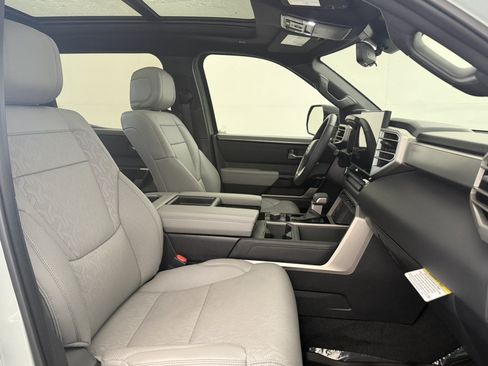 Used 2025 Toyota Tundra SR5 AWD/4WD image 10