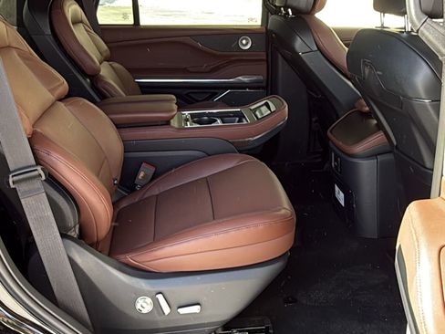 New 2026 Lincoln Navigator Reserve image 12