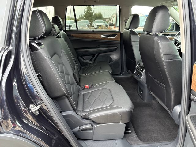 Used 2025 Volkswagen Atlas SE AWD/4WD image 10