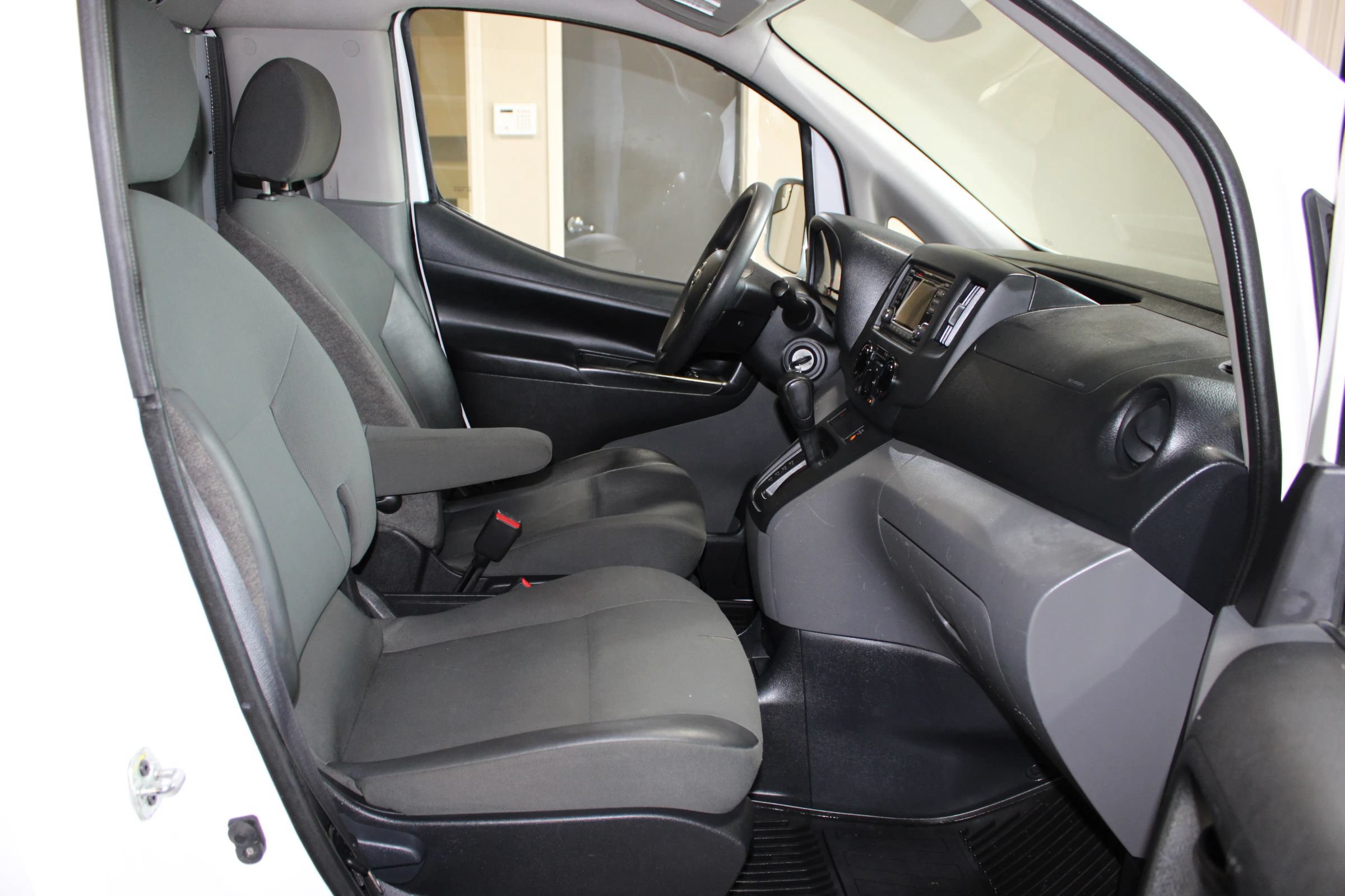 Used 2018 Nissan NV200 SV FWD image 23