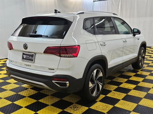 Used 2024 Volkswagen Taos SE image 3