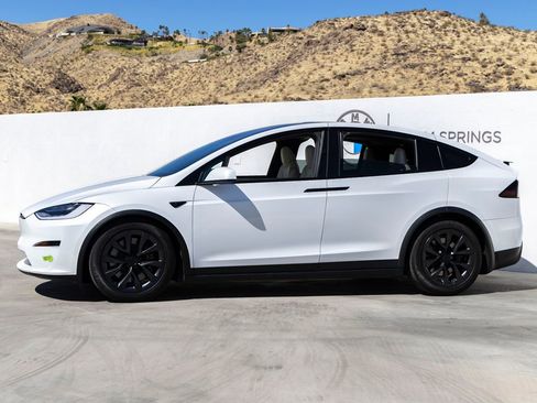 Used 2023 Tesla Model X AWD/4WD image 3