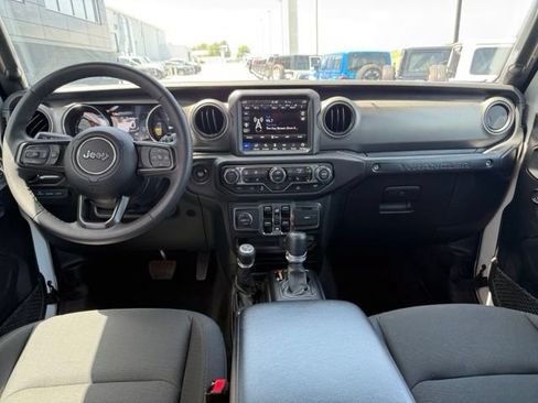 Used 2023 Jeep Wrangler Unlimited w/ Sun & Screen Package AWD/4WD image 16