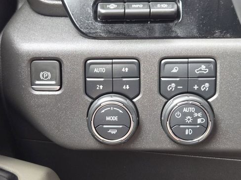 Used 2024 Chevrolet Silverado 1500 ZR2 w/ Technology Package AWD/4WD image 17