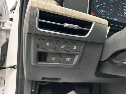 Used 2025 Hyundai Sonata Limited FWD image 33