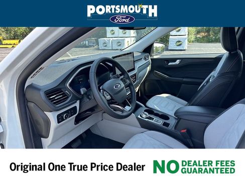 New 2024 Ford Escape SE w/ PHEV Premium Package image 2