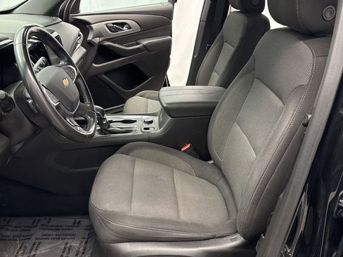 Used 2022 Chevrolet Traverse LT image 9