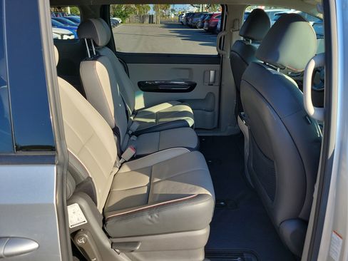 Used 2015 Kia Sedona SX image 12