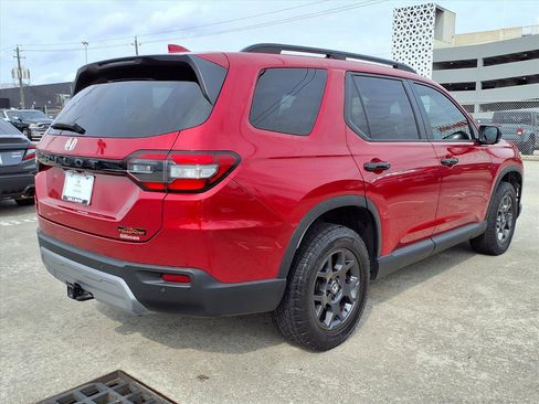 Certified 2024 Honda Pilot TrailSport image 25