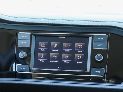 Certified 2022 Volkswagen Jetta SE image 15