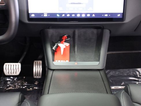 Used 2022 Tesla Model X Plaid image 19