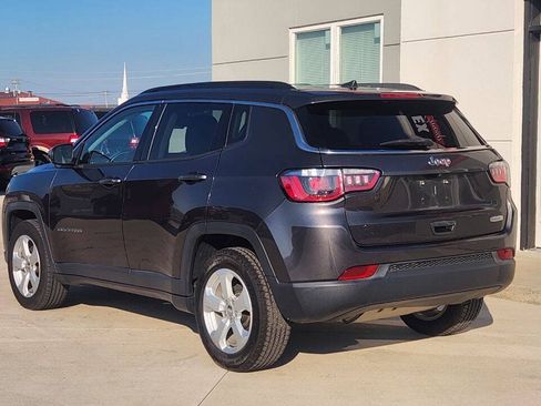 Used 2018 Jeep Compass Latitude w/ Popular Equipment Group FWD image 4