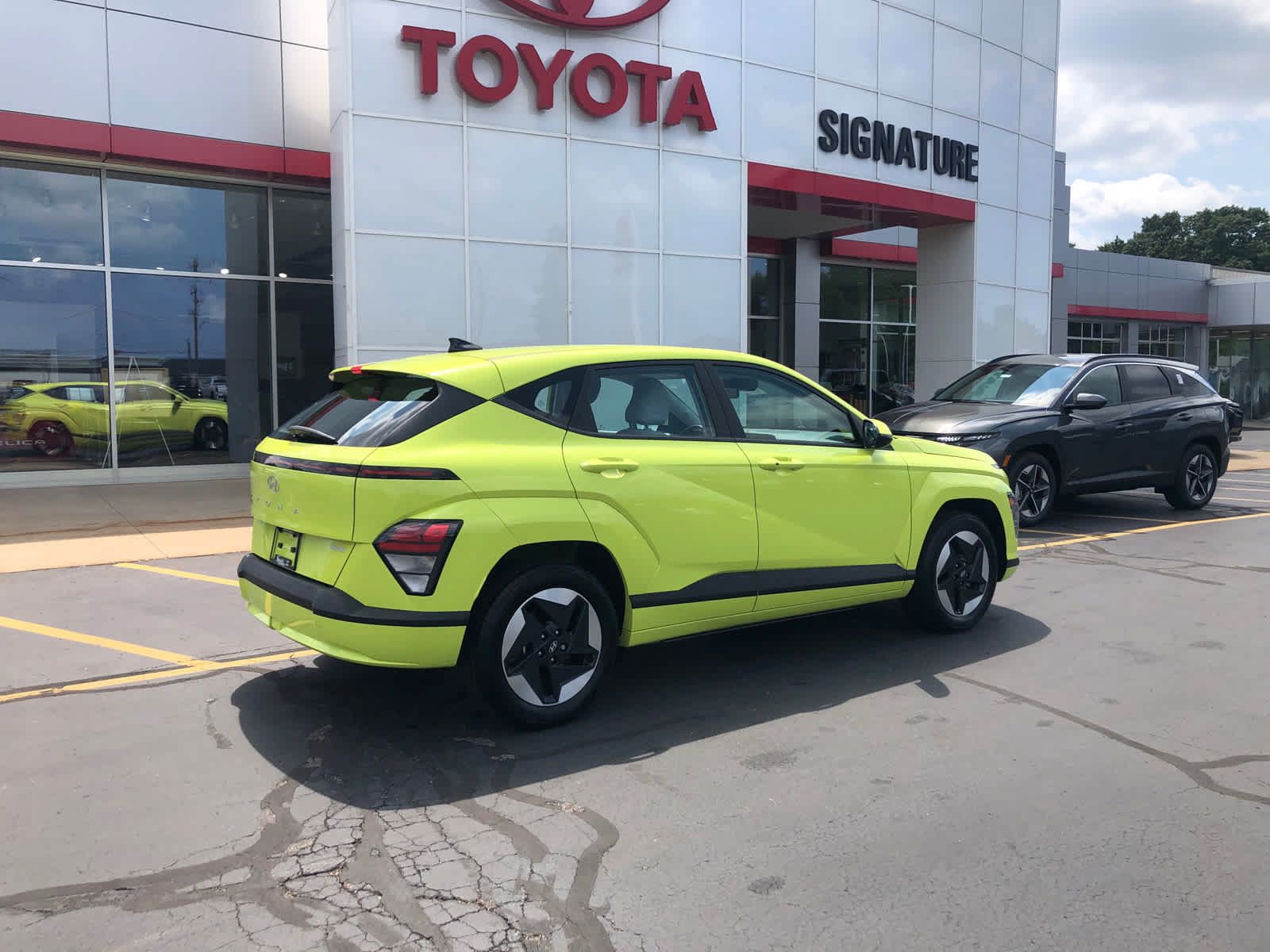 Certified 2024 Hyundai Kona SE FWD image 2