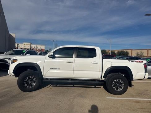Certified 2023 Toyota Tacoma TRD Off-Road image 5