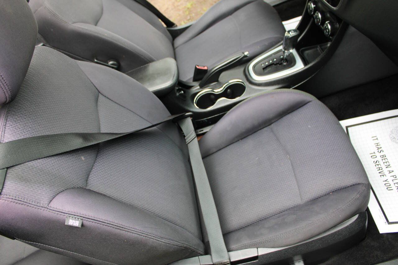 Used 2013 Chrysler 200 Touring FWD image 29