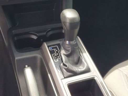 Used 2020 Toyota Tacoma SR5 w/ SR5 Appearance Package (SM) image 26