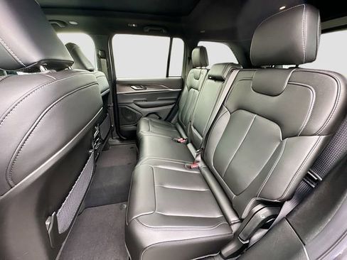 New 2025 Jeep Grand Cherokee Limited image 17