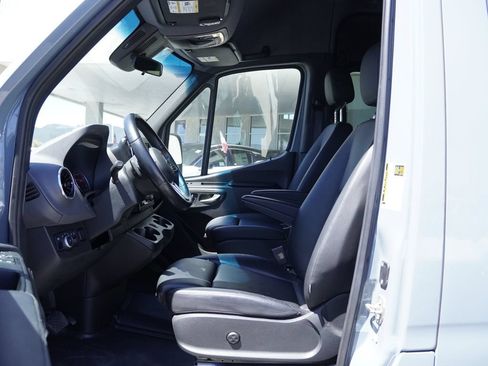 Used 2023 Mercedes-Benz Sprinter 2500 image 21