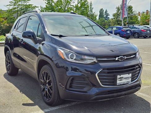 Used 2021 Chevrolet Trax LT w/ Premium Seat Package AWD/4WD image 8