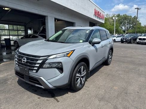 Used 2024 Nissan Rogue SL AWD/4WD image 5