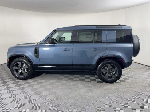 New 2026 Land Rover Defender 110 X-Dynamic SE image 2