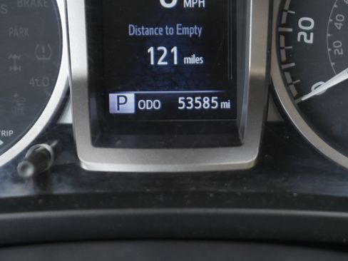 Used 2022 Toyota Tacoma SR5 AWD/4WD image 31