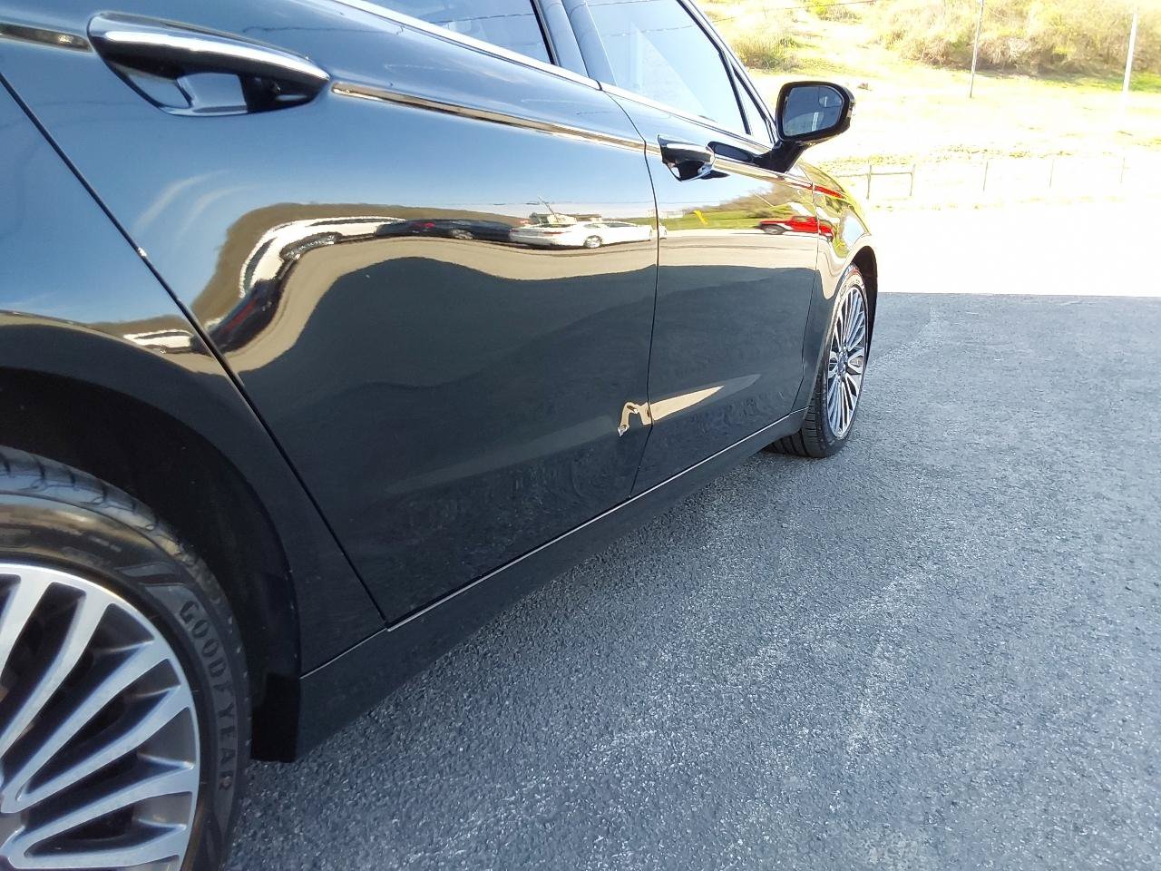 Used 2017 Ford Fusion Titanium AWD/4WD image 4