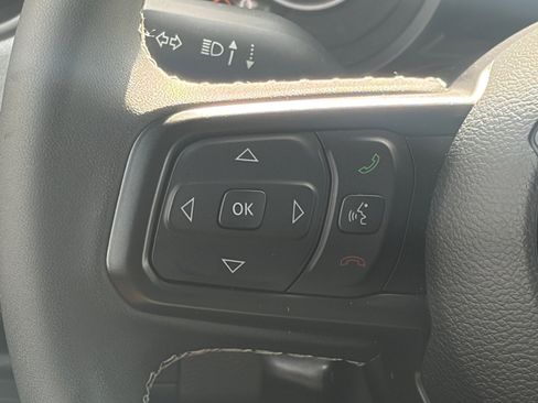 Used 2025 Jeep Gladiator Sport image 17