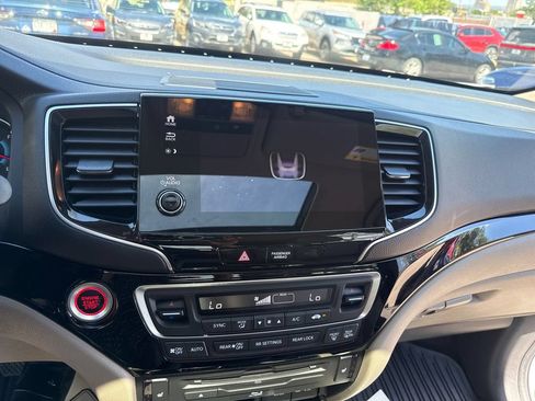 Used 2020 Honda Pilot Touring image 24