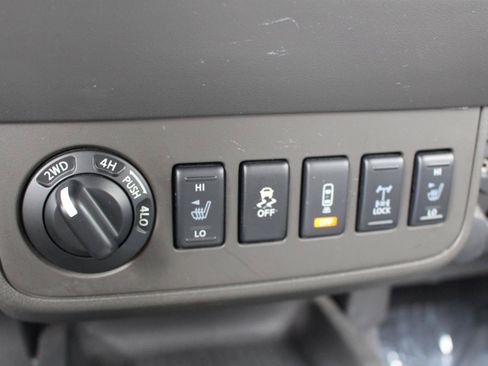Used 2019 Nissan Frontier PRO-4X AWD/4WD image 25