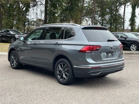 Used 2022 Volkswagen Tiguan SE w/ Panoramic Sunroof Package image 6
