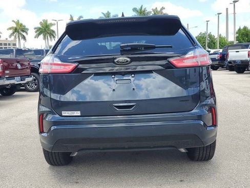 Used 2024 Ford Edge SE w/ Black Appearance Package image 5