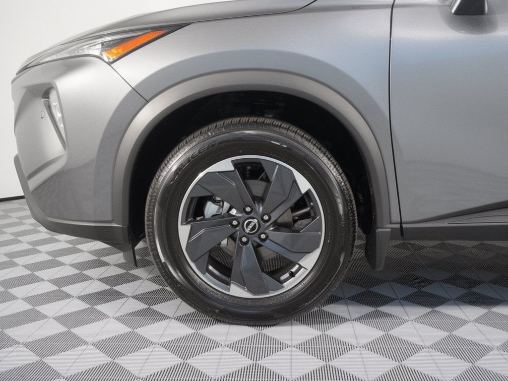 Certified 2025 Nissan Rogue SV FWD image 17