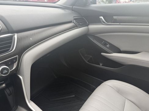 Used 2018 Honda Accord Touring image 25