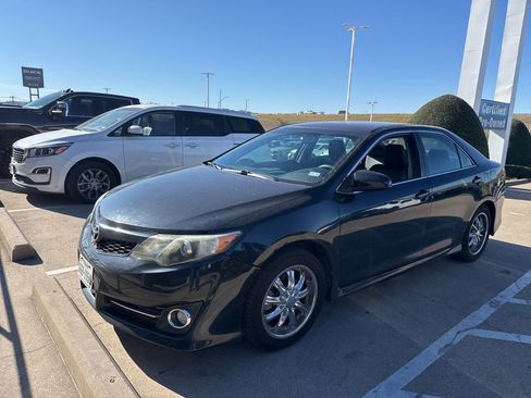 Used 2013 Toyota Camry SE image 1
