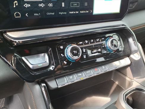 Used 2025 GMC Sierra 2500 AT4 w/ Technology Package image 14