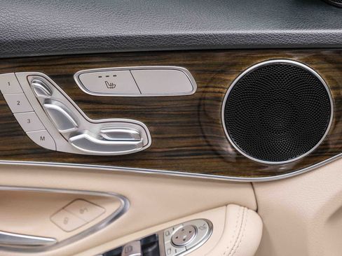 Used 2019 Mercedes-Benz C 300 Sedan image 30