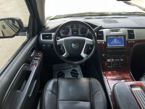Used 2013 Cadillac Escalade Premium AWD/4WD image 32