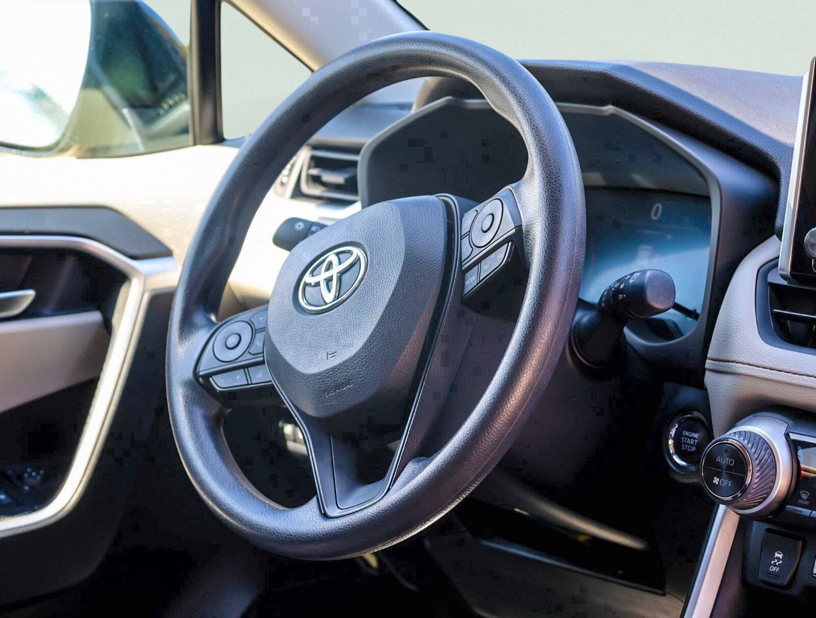 Used 2023 Toyota RAV4 XLE w/ Convenience Package FWD image 11