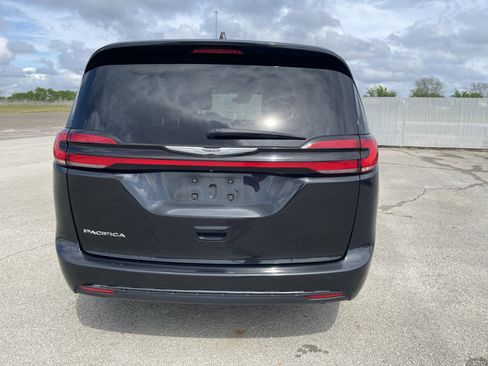 Used 2022 Chrysler Pacifica Touring-L image 5