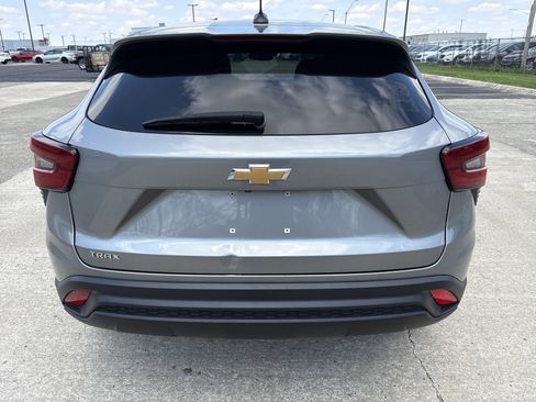 Used 2024 Chevrolet Trax LS w/ Driver Confidence Package FWD image 3