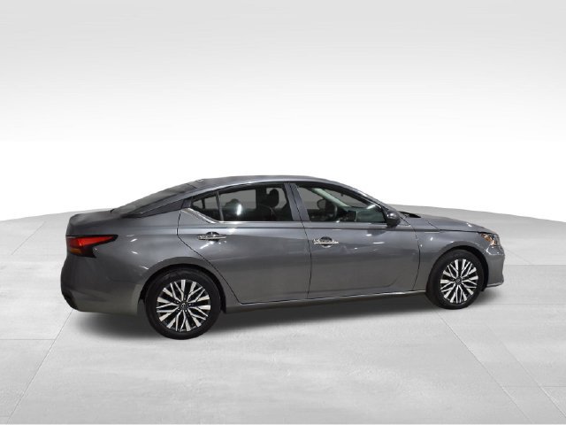 Used 2025 Nissan Altima 2.5 SV FWD image 10