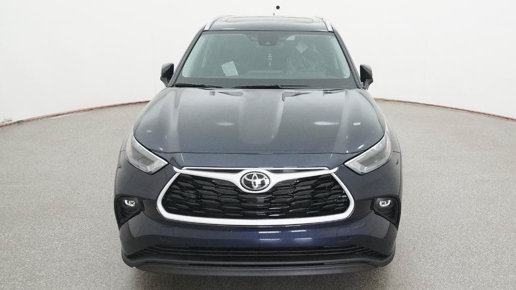New 2026 Toyota Highlander XLE AWD/4WD image 2