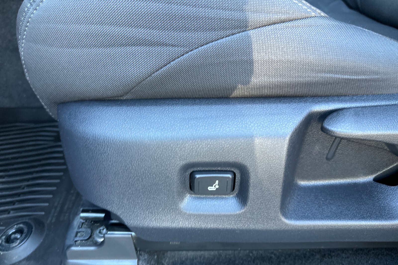 Used 2024 Toyota Tacoma SR5 AWD/4WD image 12