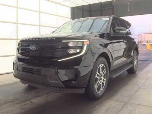 Used 2025 Ford Expedition Active RWD image 4