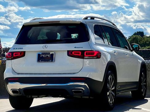 Certified 2023 Mercedes-Benz GLB 250 4MATIC image 7