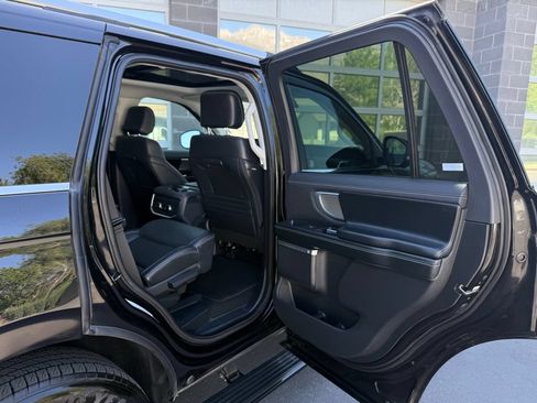 Used 2025 Ford Expedition Platinum AWD/4WD image 40