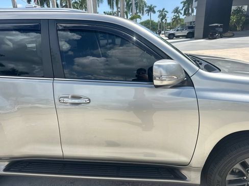 Used 2022 Lexus GX 460 Premium w/ Premium Package AWD/4WD image 9